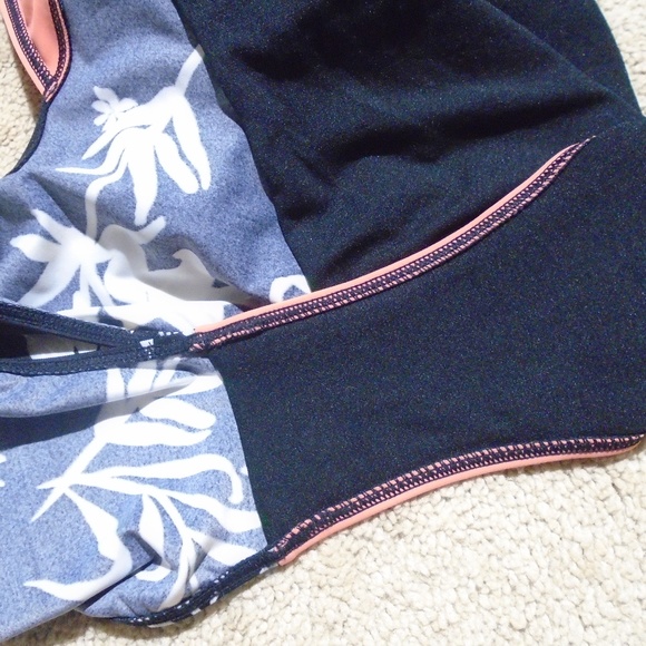 ROXY NEW Fitness Print One Piece Swimsuit S - Picture 9 of 9